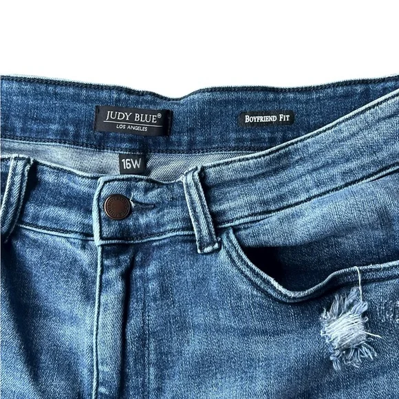 Judy Blue Distressed Boyfriend Fit Jeans - Picture 4 of 7